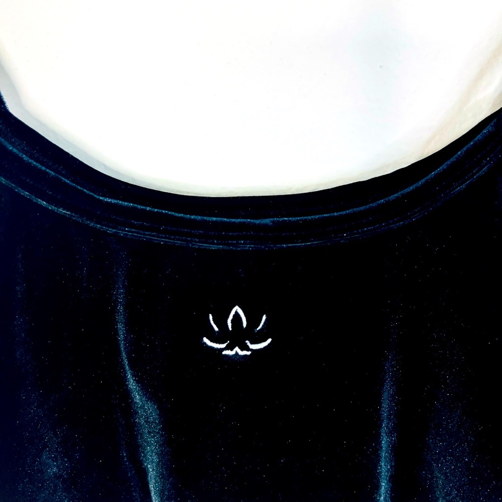 ๐ Beyond Yoga Velvet Motion Truly Cropped Tank VL4606 Black Velvet - Picture 6 of 6